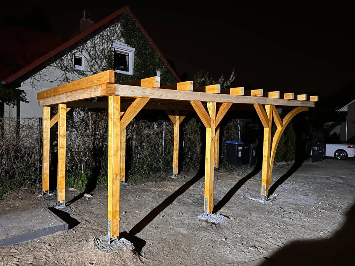 Detailaufnahme eines Garagenbodens aus Holz