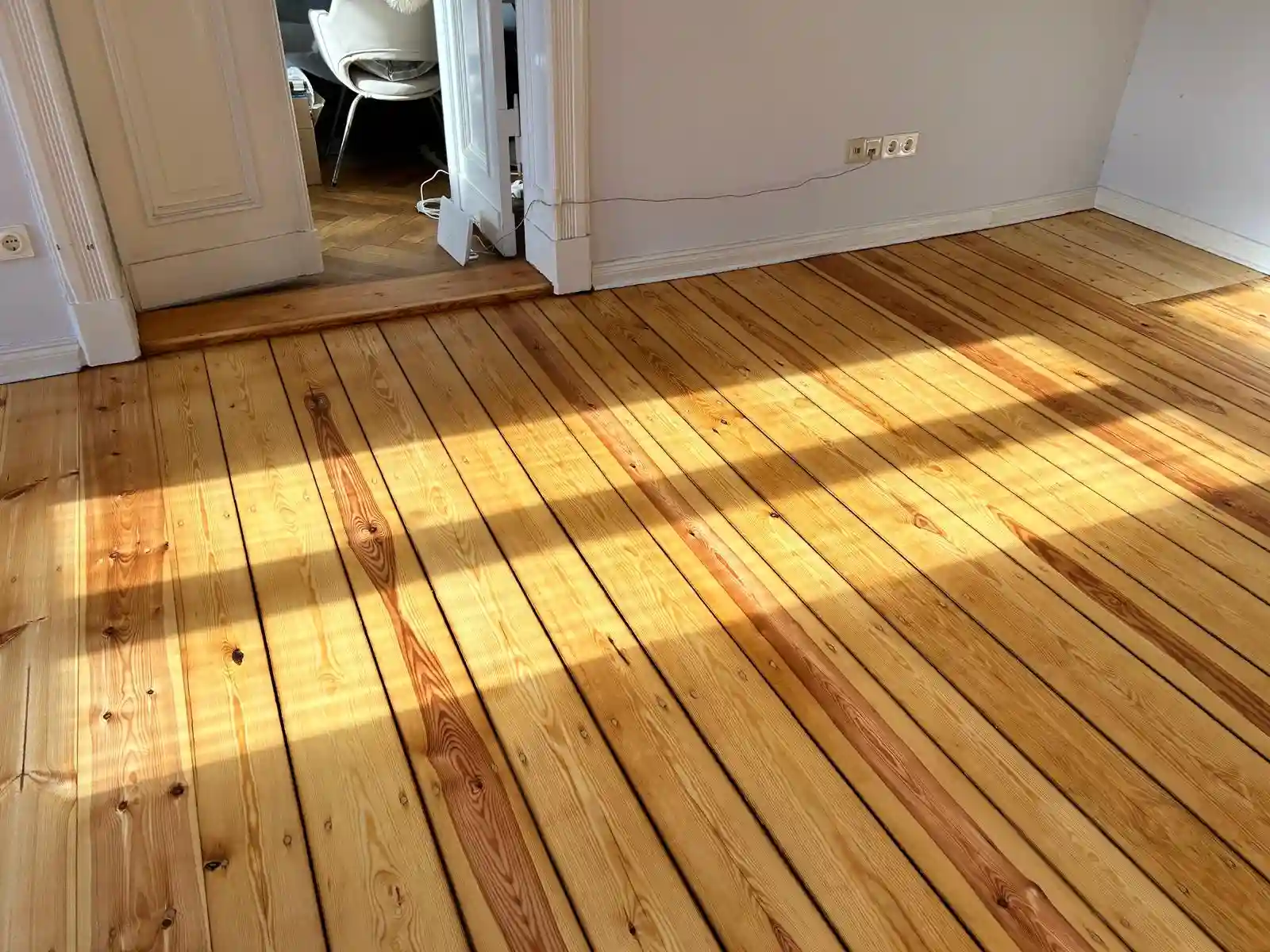 Landhausdielen vom Handwerker - Präzise Arbeit