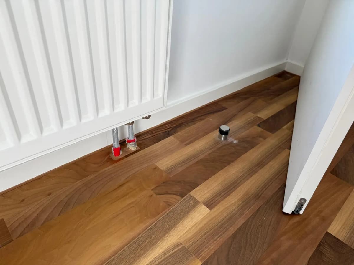 Professioneller Bodenverleger Berlin - Präzise Parkettverlegung